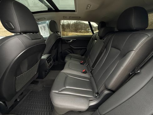 Used 2019 Audi Q8 Premium Plus w/ Premium Plus image 25