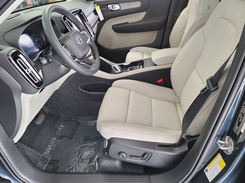 New 2026 Volvo XC40 B4 Plus w/ Climate Package FWD image 9