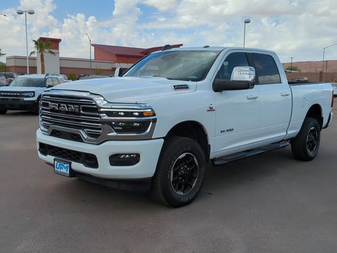 Used 2025 RAM 2500 Laramie AWD/4WD image 7