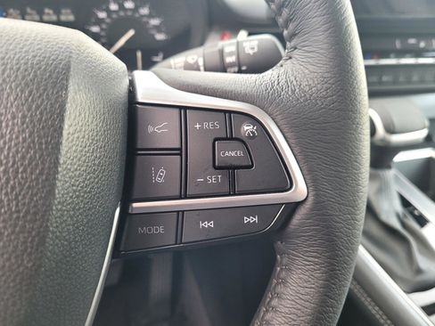 Used 2025 Toyota Sienna XLE image 25