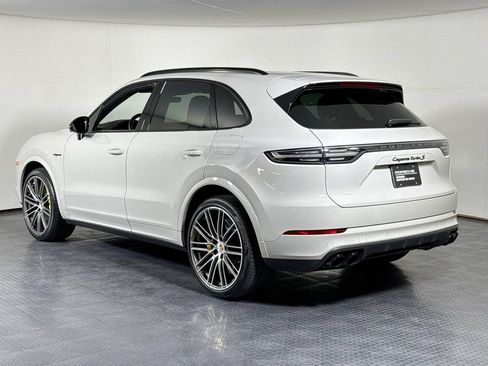 Used 2023 Porsche Cayenne Turbo S AWD/4WD image 6