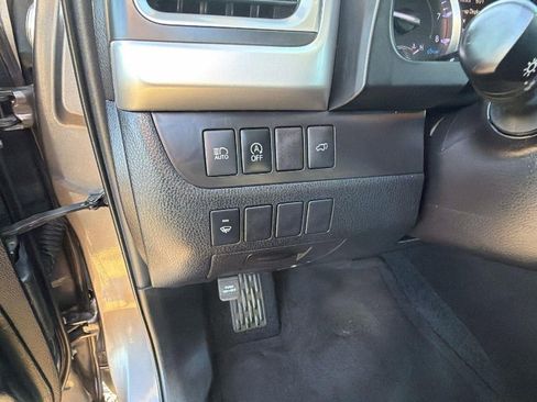 Used 2019 Toyota Highlander SE w/ Nightshade Edition image 26