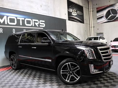 Used 2019 Cadillac Escalade ESV Premium Luxury image 12