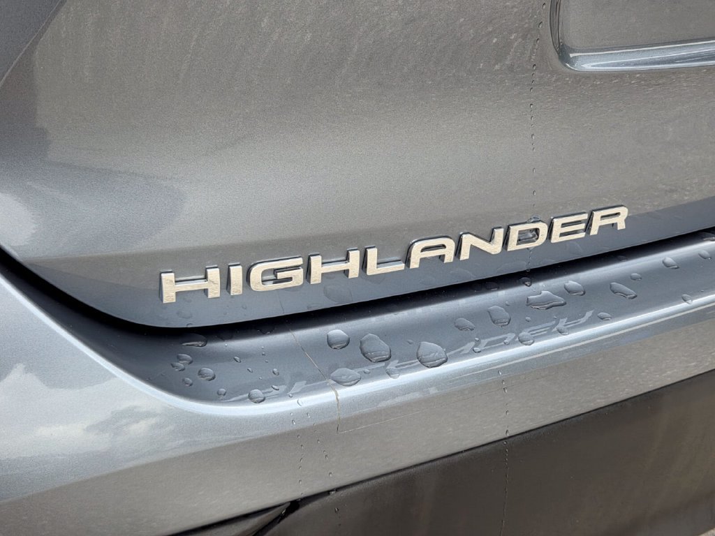 Used 2023 Toyota Highlander XLE FWD image 14