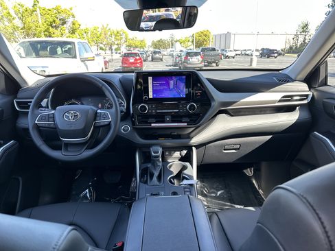 Certified 2026 Toyota Highlander XLE image 29