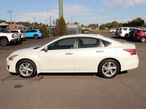 Used 2015 Nissan Altima 2.5 SL w/ Moonroof Package FWD image 8