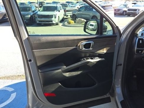 Used 2022 Kia Sorento S image 10
