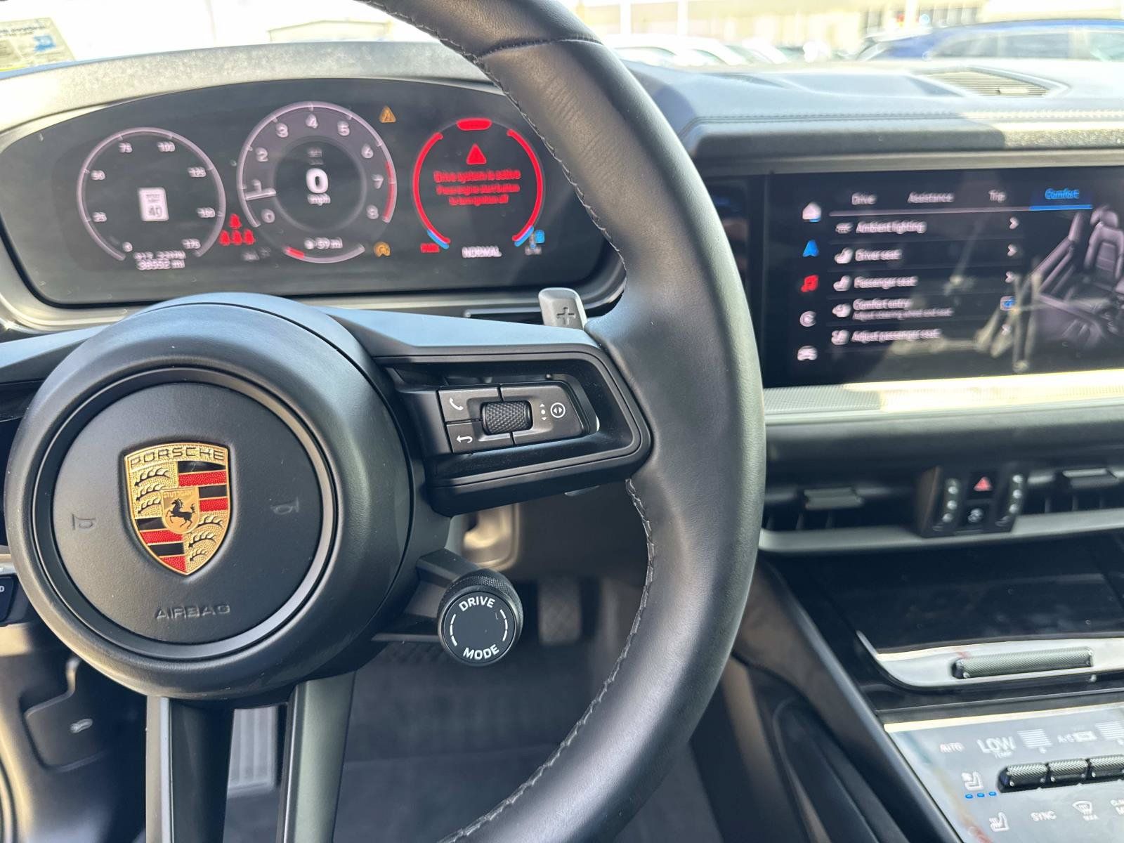 Used 2024 Porsche Cayenne AWD/4WD image 24