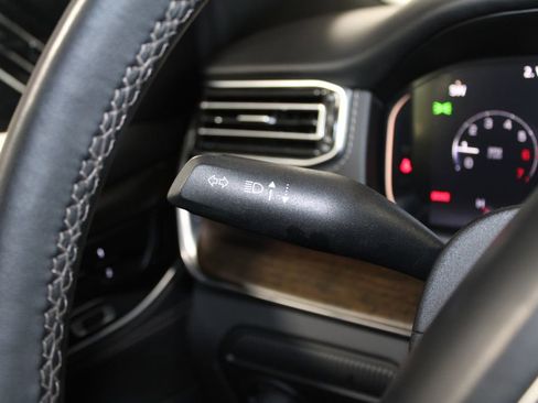 Used 2023 Jeep Grand Wagoneer L Series II image 39