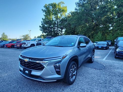 Used 2024 Chevrolet Trax LT w/ Driver Confidence Package FWD image 1