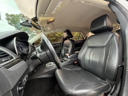 Used 2015 Chrysler 300 Limited RWD image 5