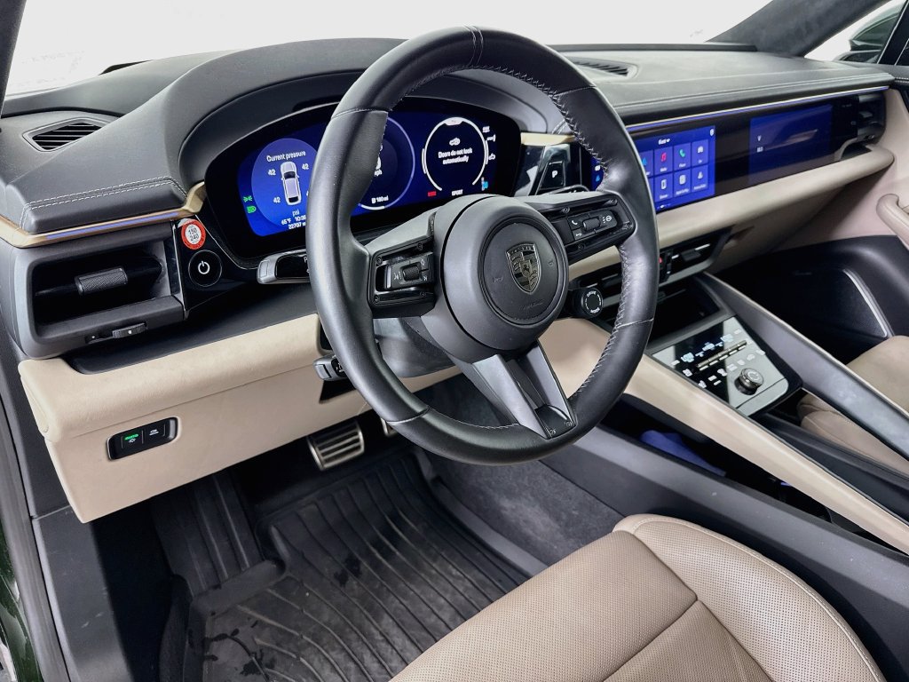 Certified 2024 Porsche Macan Turbo Electric AWD/4WD image 4