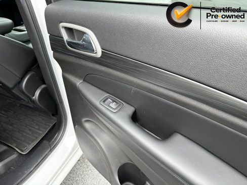 Certified 2021 Jeep Grand Cherokee Laredo X AWD/4WD image 24