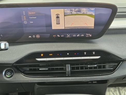 Used 2025 Buick Enclave Preferred AWD/4WD image 18