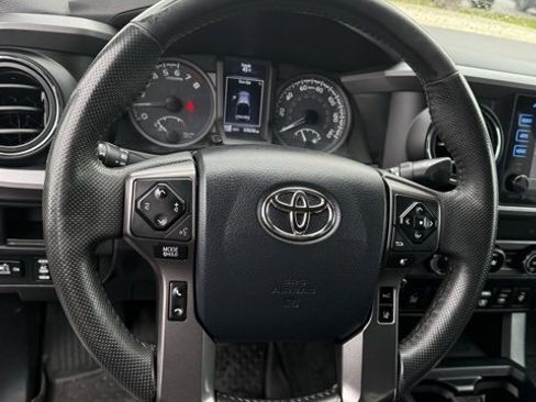 Used 2018 Toyota Tacoma SR5 image 18