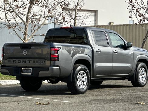 Certified 2024 Nissan Frontier SV w/ Graphics Package image 4