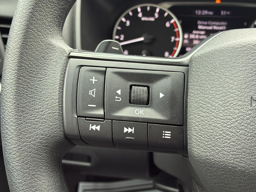 Used 2025 Nissan Rogue S FWD image 10