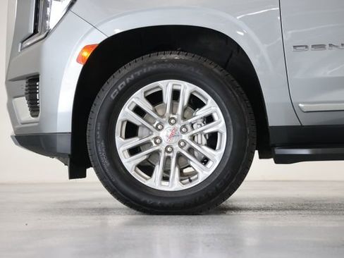 Used 2024 GMC Yukon XL Denali AWD/4WD image 12
