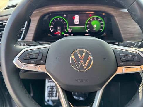 Certified 2025 Volkswagen Atlas SEL Premium R-Line image 19