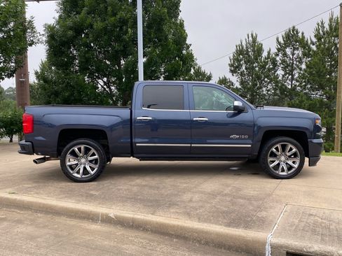 Used 2018 Chevrolet Silverado 1500 LTZ Z71 w/ Centennial Edition AWD/4WD image 7