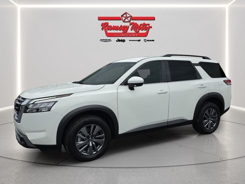 Used 2025 Nissan Pathfinder SV FWD image 1