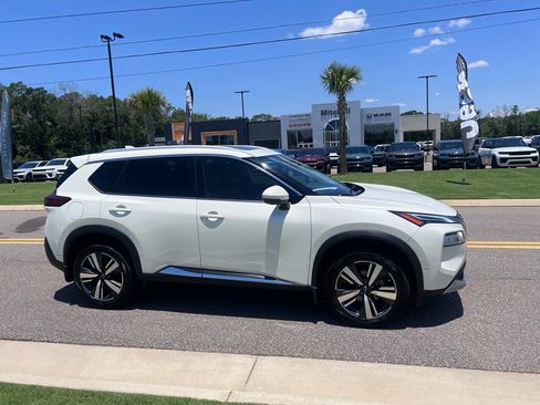 Used 2023 Nissan Rogue Platinum FWD image 11