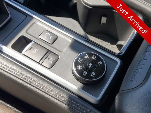 Used 2023 Nissan Pathfinder Platinum AWD/4WD image 36