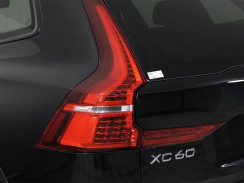 Certified 2023 Volvo XC60 B5 Ultimate image 18