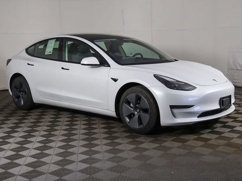 Used 2023 Tesla Model 3 Standard Range RWD image 2