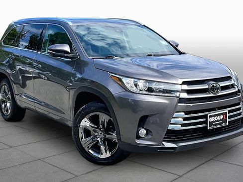 Used 2017 Toyota Highlander Limited Platinum w/ Carpet Mat Package AWD/4WD image 3
