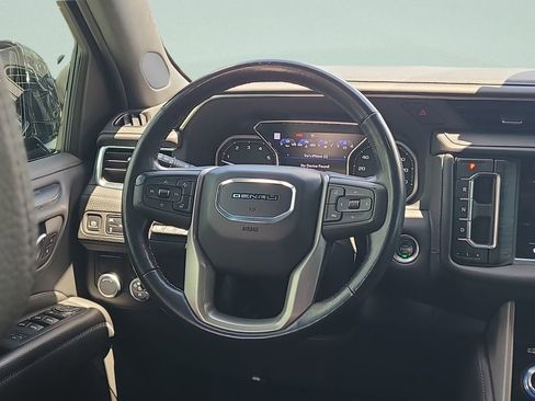 Used 2021 GMC Yukon Denali w/ Denali Premium Package RWD image 12