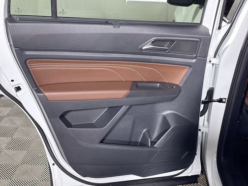 Certified 2023 Volkswagen Atlas SE w/ Panoramic Sunroof Package AWD/4WD image 19
