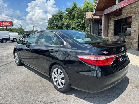 Used 2016 Toyota Camry LE FWD image 3