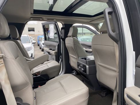 Used 2020 Ford Expedition XLT w/ Equipment Group 202A RWD image 22