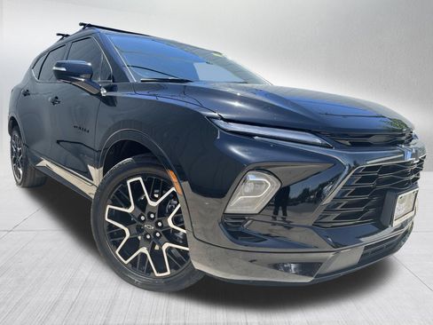 Used 2023 Chevrolet Blazer RS w/ Driver Confidence II Package FWD image 3