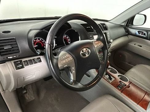 Used 2010 Toyota Highlander Limited AWD/4WD image 13