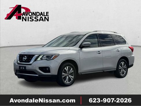 Used 2020 Nissan Pathfinder SV image 1