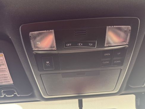 Used 2016 Toyota Tacoma Limited w/ Towing Package image 19