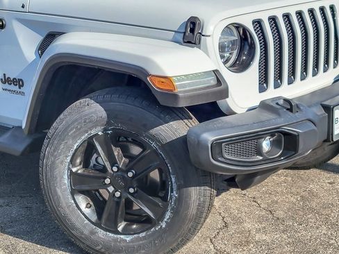 Used 2021 Jeep Wrangler Unlimited Sahara AWD/4WD image 2