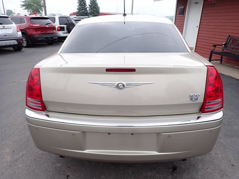 Used 2008 Chrysler 300 C w/ Navigation & Sound Group II RWD image 5