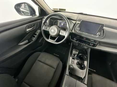 Used 2024 Nissan Rogue SV FWD image 9