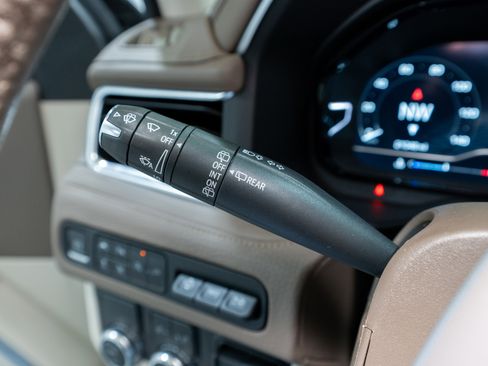 Used 2022 GMC Yukon XL Denali w/ Denali Premium Package image 30