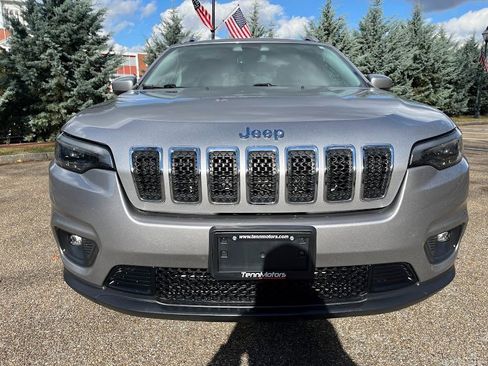Used 2019 Jeep Cherokee Latitude Plus w/ Comfort/Convenience Group image 32