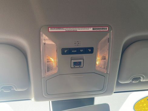 Used 2021 Toyota RAV4 LE image 7