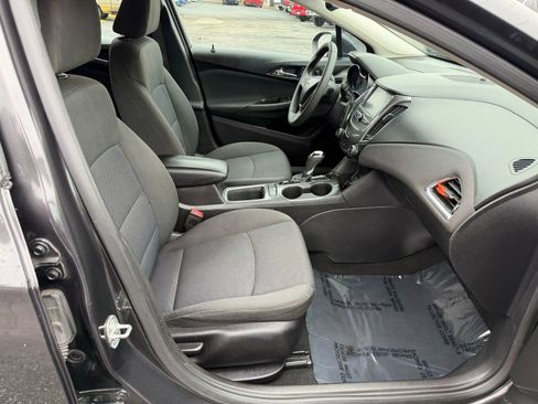 Used 2017 Chevrolet Cruze LT w/ Convenience Package image 14