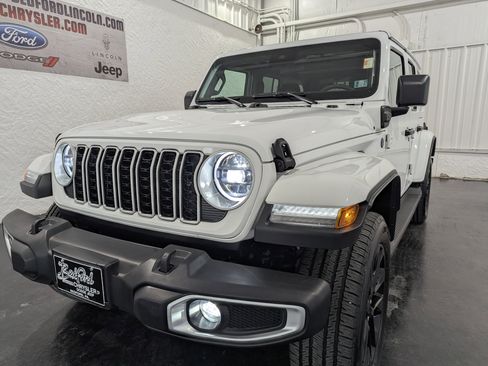 Used 2025 Jeep Wrangler Unlimited Sahara image 3