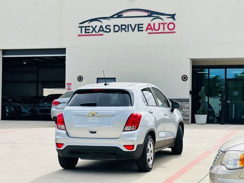 Used 2019 Chevrolet Trax LS w/ Tint and Cruise Package FWD image 7