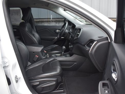 Used 2019 Jeep Cherokee Latitude Plus FWD image 25