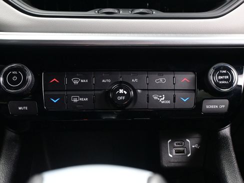 Used 2025 Jeep Compass Limited image 20