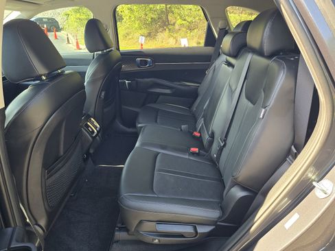 Used 2024 Kia Sorento S w/ Panoramic Sunroof Package AWD/4WD image 11